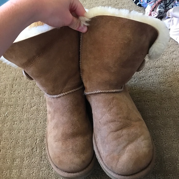 UGG BAILEY BOOT CHESNUT size 6 - Picture 4 of 6